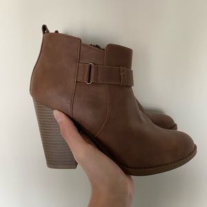 Light brown booties